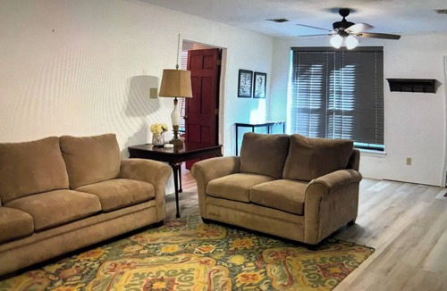 Southwood Valley Apartment | Cozy 2-bedroom in College Station minutes from campus!