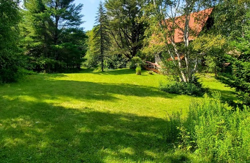 Mont-Tremblant Apartment | Cozy 2 bedroom with fireplace and small swimmable lake 15 min from Mt Tremblant