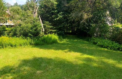 Mont-Tremblant Apartment | Cozy 2 bedroom with fireplace and small swimmable lake 15 min from Mt Tremblant