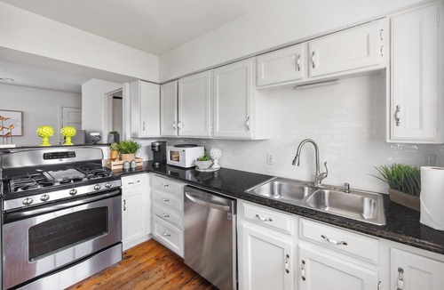 Dallas Cottage | Cozy 2-bedroom White Rock Lake Cottage, 10 Min to Downtown Dallas