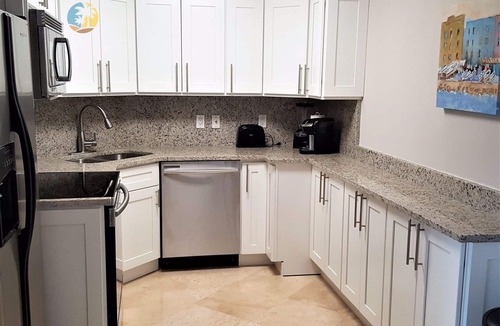 Mid Beach Apartment | Cozy 2 Bedroom with Ocean Views - 510