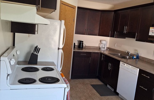 Brandon House | Cozy 2 Bedrooms in a stylish home in Central Brandon