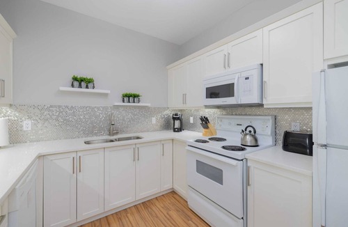 Regina Condo | Cozy 2 BR 1 bath oasis, pet-Friendly. Close to parks, bars and restaurants.