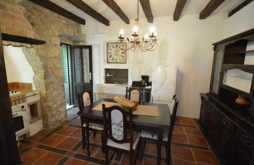 Veli Losinj Apartment | Cozy 2-BR Apartment, Pet-Friendly for 4 Guests