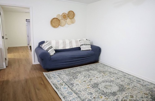 Hattiesburg Apartment | Cozy 2 BR Bungalow - Near dining- college + patio