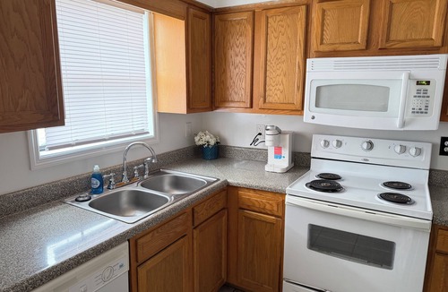 Forest Hills Apartment | Cozy 2 BR Close to Masters & Downtown!