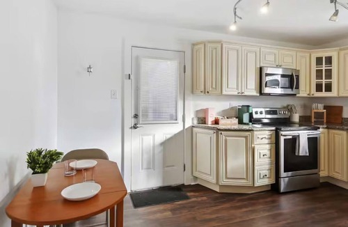Kenner - Louis Armstrong International Airport House | Cozy 2‑BR Furnished Home w/Parking near Ochsner & EJ Hospitals
