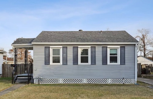 Kenner - Louis Armstrong International Airport House | Cozy 2‑BR Furnished Home w/Parking near Ochsner & EJ Hospitals