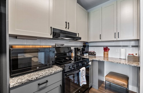Lewisville Apartment | Cozy 2 BR king bed, lux pool DFW