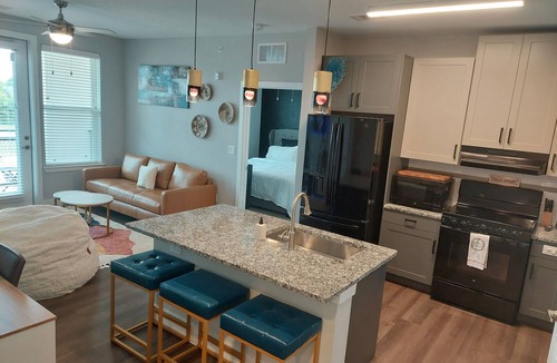 Lewisville Apartment | Cozy 2 BR king bed, lux pool DFW
