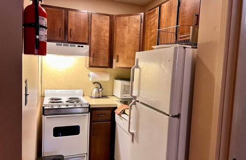 Lincoln Villa | Cozy 2 BR townhouse with Pool across from Loon Mtn