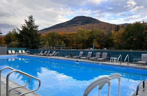 Lincoln Villa | Cozy 2 BR townhouse with Pool across from Loon Mtn