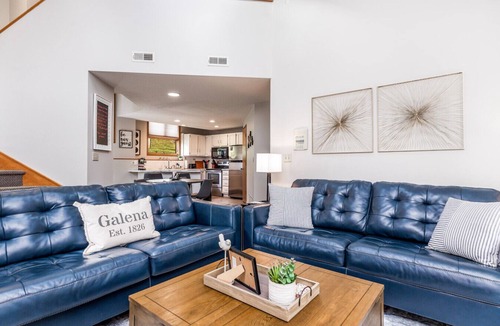 The Galena Territory Villa | Cozy 2 BR with Fireplace | Sleeps 5 |