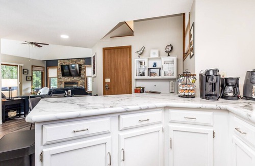 The Galena Territory Villa | Cozy 2 BR with Fireplace | Sleeps 5 |