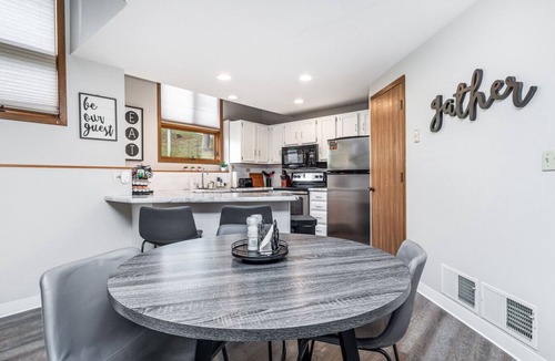 The Galena Territory Villa | Cozy 2 BR with Fireplace | Sleeps 5 |