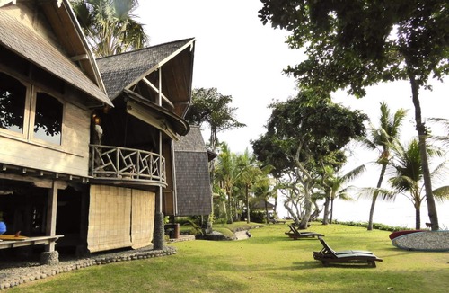 Pekutatan Villa | Cozy 2 BR Wooden Villa
