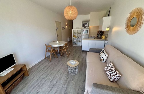 Port-la-Nouvelle Apartment | Cozy 2-Room Apartment, 250m from Beach, Terrace, Private Parking, Sleeps 4