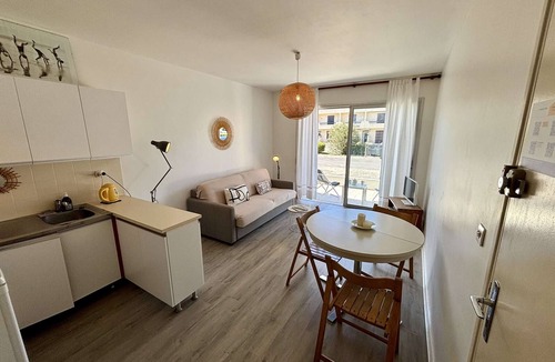 Port-la-Nouvelle Apartment | Cozy 2-Room Apartment, 250m from Beach, Terrace, Private Parking, Sleeps 4