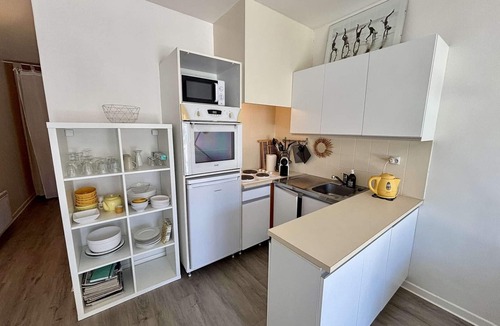 Port-la-Nouvelle Apartment | Cozy 2-Room Apartment, 250m from Beach, Terrace, Private Parking, Sleeps 4