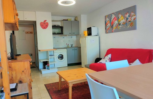 Argeles Plage Apartment | "Cozy 2-Room Apartment with Cabin, Pool Access, Near Beach & Shops - Sleeps 6"