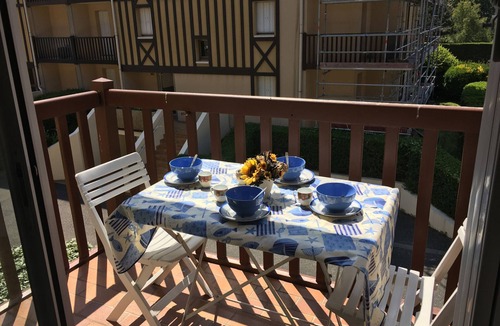 Cabourg Apartment | Cozy 2-Room Apartment Near Beach & Town Center - Quiet, Green Setting with Private Parking!