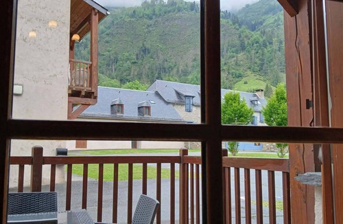 Vignec Apartment | Cozy 2-room apartment with terrace and pool in Vignec
