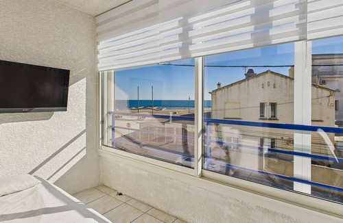 Le Grau-dʼAgde Apartment | Cozy 2-room apt, sleeps 4, 30m beach, elevator