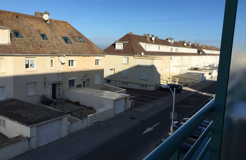 Fort-Mahon-Plage Apartment | Cozy 2-Room Cabin Close to the Beach with Private Parking