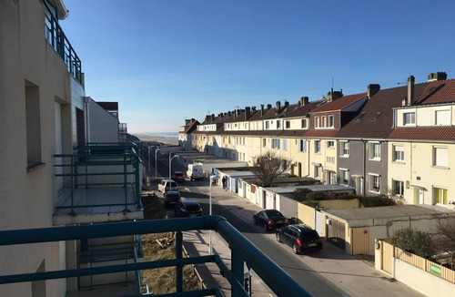 Fort-Mahon-Plage Apartment | Cozy 2-Room Cabin Close to the Beach with Private Parking