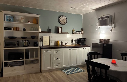 Selkirk Cabin | Cozy 2 room cabin viewing the water from your front deck.