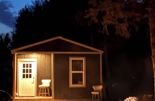Selkirk Cabin | Cozy 2 room cabin viewing the water from your front deck.