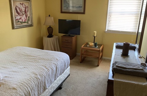 Swarthmorewood House | Cozy 2B 1B House in Swarthmore, with Parking!