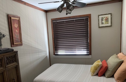 Swarthmorewood House | Cozy 2B 1B House in Swarthmore, with Parking!