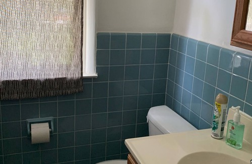 Swarthmorewood House | Cozy 2B 1B House in Swarthmore, with Parking!