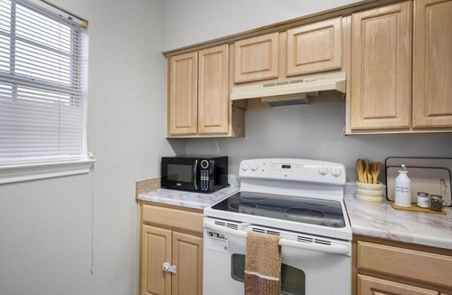 Austin Apartment | Cozy 2B/2B-Heart of ATX-Walk to Moody UT ACL & SXSW