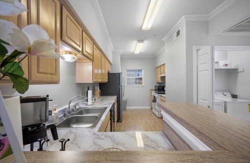 Austin Apartment | Cozy 2B/2B-Heart of ATX-Walk to Moody UT ACL & SXSW
