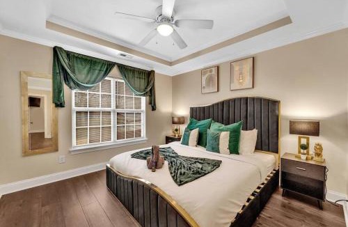 Concord House | Cozy 2B Townhouse - Hot Tub