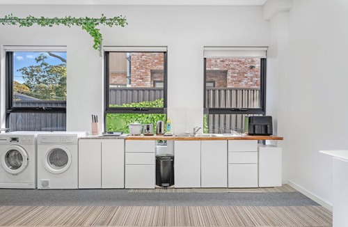 Peakhurst Apartment | Cozy 2B1B Retreat in Peakhurst