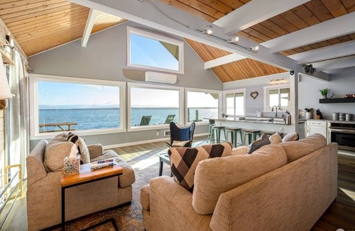 Ferndale Cottage | Cozy 2BD 1BA Home - Oceanfront - Mountain View