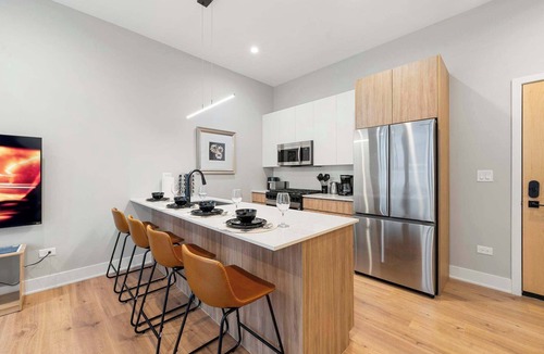 Edgewater Beach Apartment | Cozy 2BD 2BA Apt! Steps to Lake with Gym & Parking