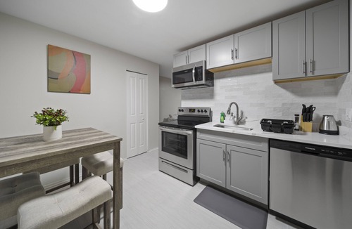 Hazel Park Apartment | Cozy 2BD Apartment Near Ferndale