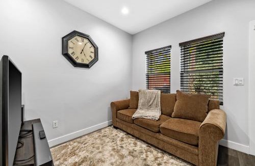 Southeastern Sacramento House | Cozy 2bdr, 1br home near downtown