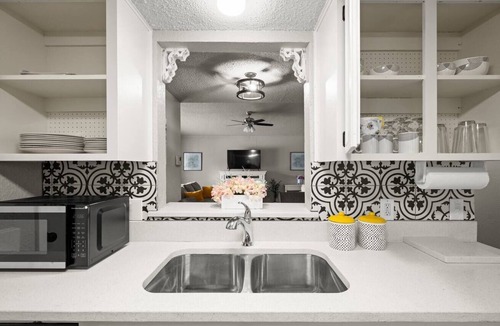 Calallen House | Cozy 2BDR 2 BA+Near Airport+Refineries+Extd Stays