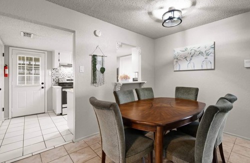 Calallen House | Cozy 2BDR 2 BA+Near Airport+Refineries+Extd Stays