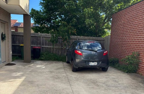 Heidelberg Heights Apartment | Cozy 2BDR Ivanhoe Unit with Modern Amenities