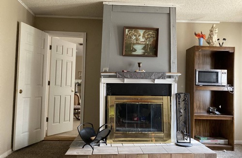 Wichita Falls House | Cozy 2Bed 1bath home w/fireplace. Bed&Breakfast.Sleeps 3. Close to MSU/SAFB/MPEC