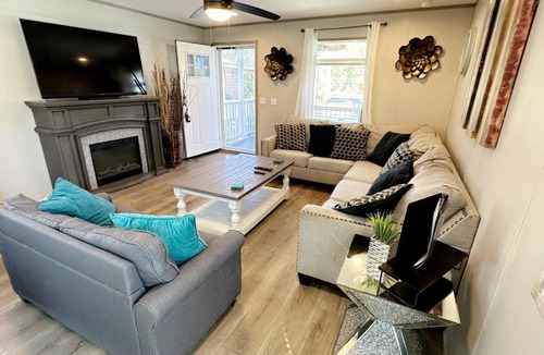 Bacliff House | Cozy 2BED 2BATH Home with central AC