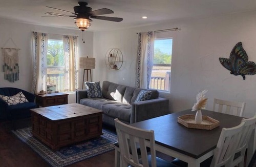 Del Valle House | Cozy 2br-1ba 10min from Airport