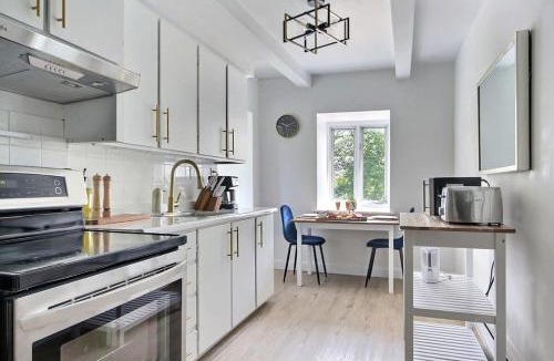 Quartier 5-4 Apartment | Cozy 2BR - 2 King Beds & 2 Parking - 8min to Old Town
