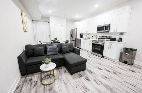 East Parkside Apartment | Cozy 2BR/2BA in East Parkside with queen beds, full kitchen, smart TV—minutes from Zoo, museums, and Center City
